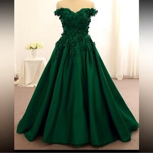 Green Pron Dress. Size 6 New